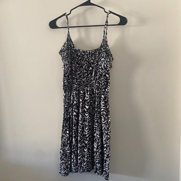 Black and White Patterned Dress - Picture 2 of 5